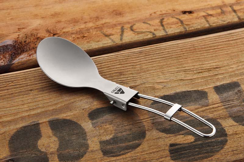 Titanium folding scoop